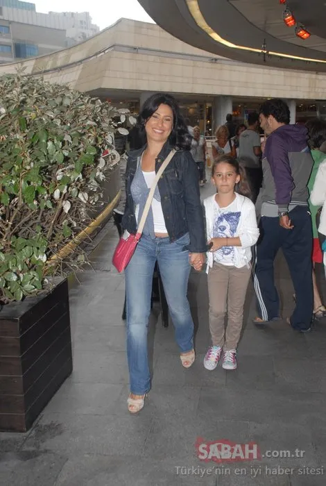 Hakan Çalhanoğlu ile Sinem Çalhanoğlu ilk kez paylaştı! İşte Hakan Çalhanoğlu’nun kızı Liya…