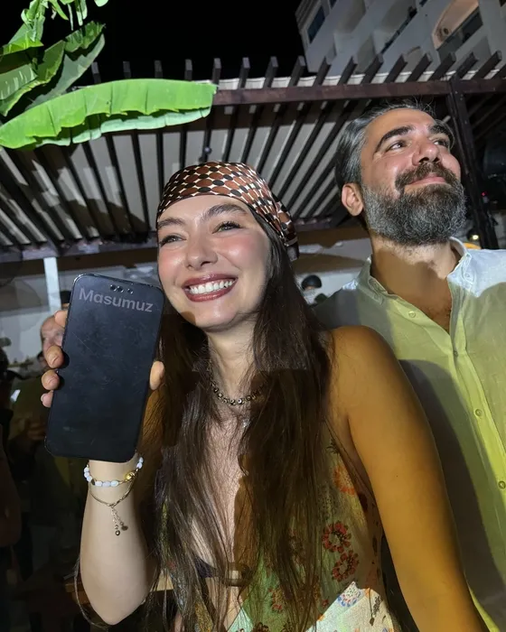 8 aylık hamile Neslihan Atagül doğurdu doğuracak! Siyah elbisesiyle karnı burnunda poz verdi!