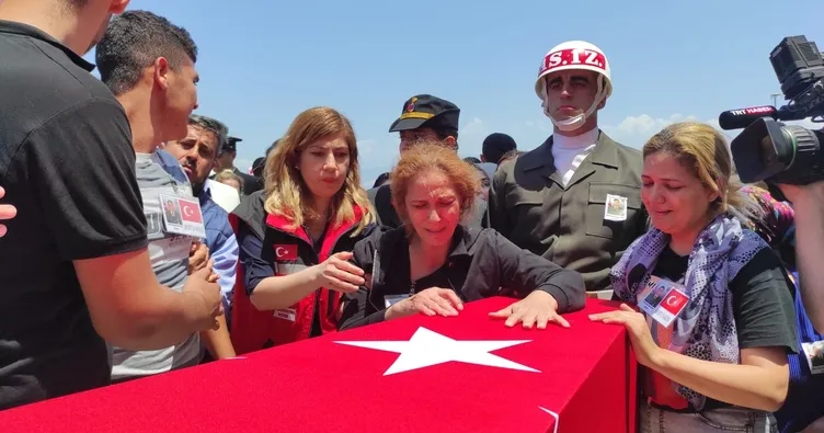 Hatay şehidini son yolculuğuna uğurladı