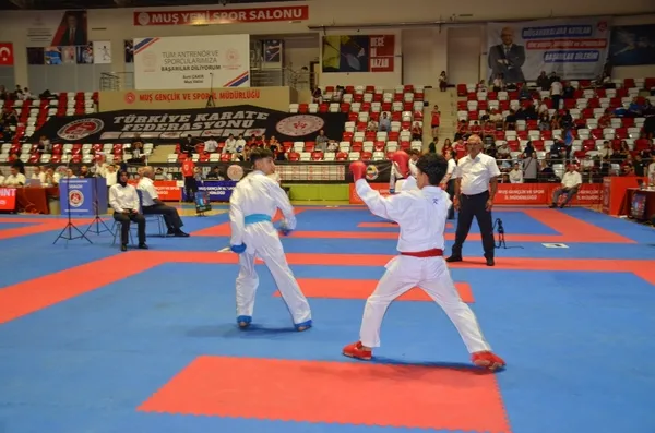 turkiye-karate-premier-liginin-mus-etabi-60-ilden-sporcunun-katilimi-ile-basladi-1753549650114.jpg