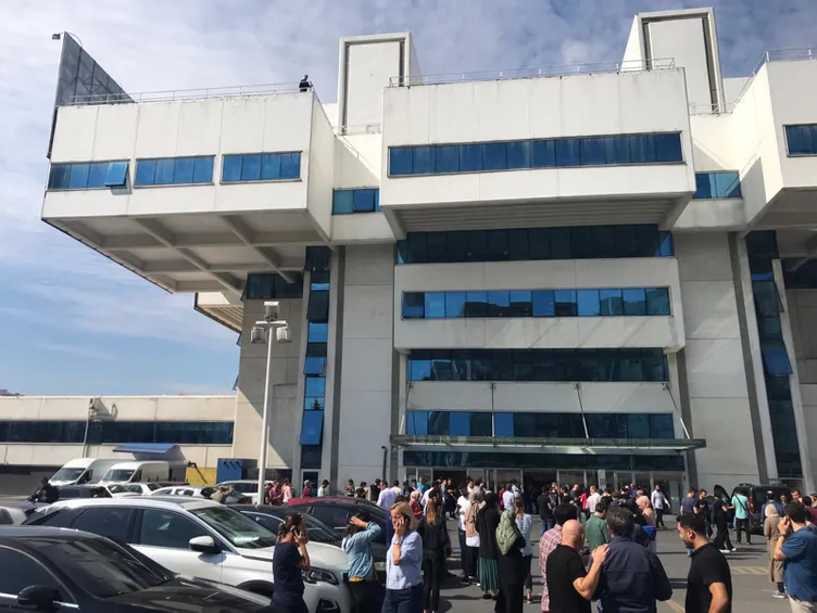 Son dakika: İstanbul'da deprem paniği! İşte ilk kareler...