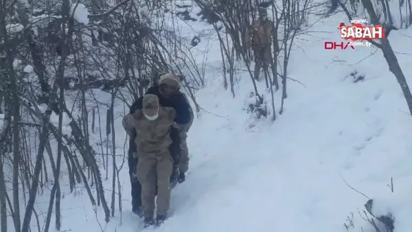 Giresun'da Jandarma, yaşlı kadını sırtında taşıyıp hastaneye götürerek muayene ettirdi | Video
