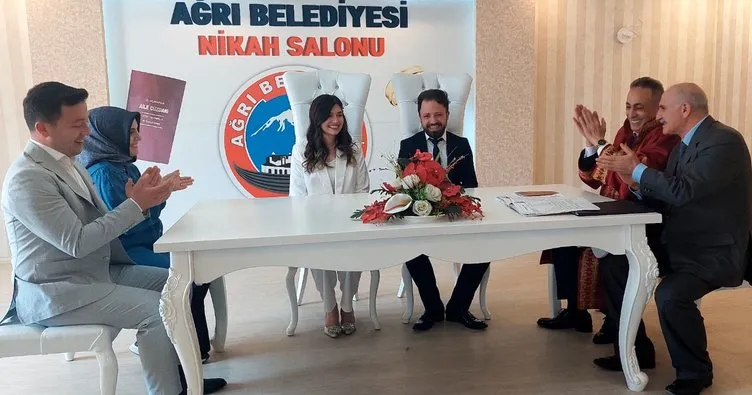 Ağrı Belediye Başkanı Karadoğan, ilk kez nikah kıydı