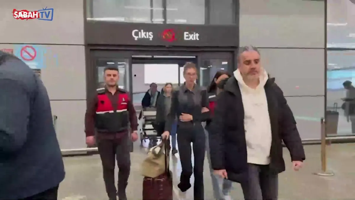 Şeyma Subaşı havalimanında gözaltına alındı! İşte ilk görüntüsü videosunu izle Şeyma Subaşı havalimanında gözaltına alındı! İşte ilk görüntüsü videosunu izle