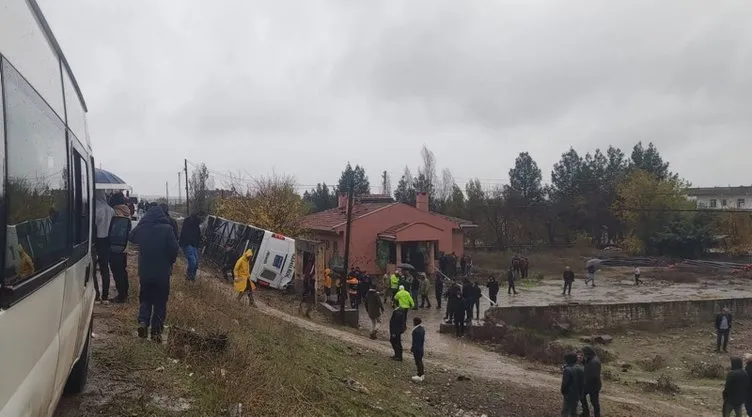 Diyarbakır’da yolcu otobüsü devrildi: Çok sayıda yaralı var