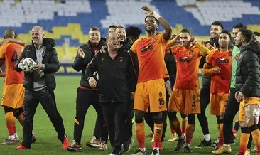 Son Dakika Haberi: Galatasaray Kadıköy’de Fenerbahçe’yi tek golle mağlup etti! Fenerbahçe’ye maç sonu göndermesi...