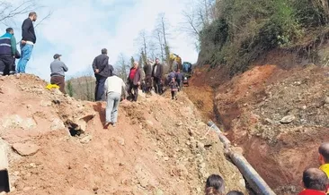 Toprak altında kalan 3 işçi can verdi