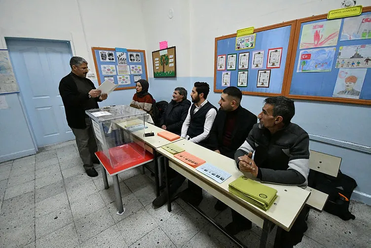 Türkiye sandık başında! 57 milyon seçmen tercihini yapıyor