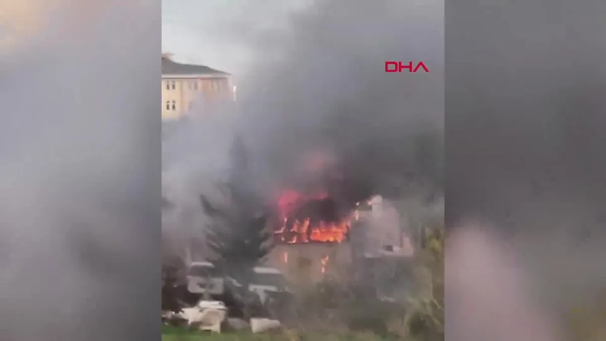 Yalova’da DEAŞ operasyonunda çatışma anları kamerada | Video videosunu izle Yalova’da DEAŞ operasyonunda çatışma anları kamerada | Video videosunu izle