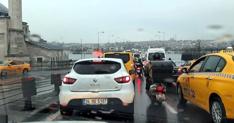 Yağmurla birlikte İstanbul’da iftar trafiği yüzde 71’ye yükseldi