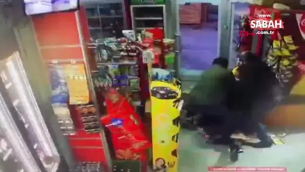 Bursa'da marketteki bıçaklı saldırganı müşteriler ve çalışanlar böyle durdurdu | Video