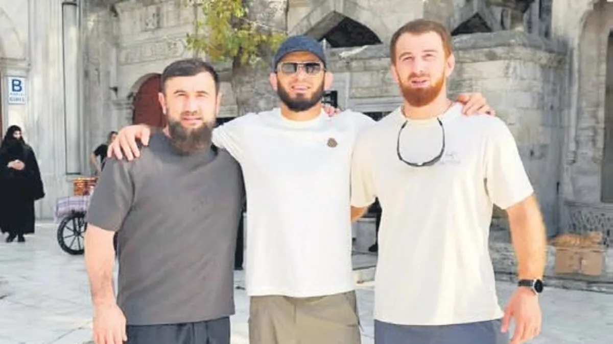 Şampiyon dövüşçü Eyüp Sultan’da namaz kıldınamaz