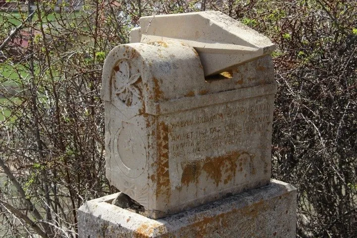 Sivas’taki piramit taş mezarlar dikkat çekiyor