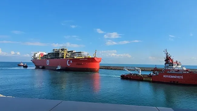 Türkiye’nin ilk yüzer doğal gaz üretim platformu Osman Gazi Filyos Limanı’nda: 20 yıl boyunca görev yapacak!