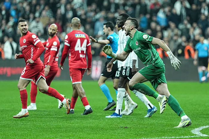 son-dakika-haberi-trendyol-super-ligde-30-hafta-var-kayitlari-aciklandi-besiktas-antalyaspor-macindaki-penalti-1710783669455.jpeg