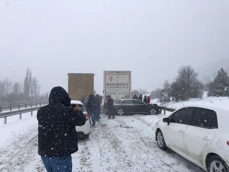 Yağan kar felakete yol açtı! Ulaşıma kapanan yolda büyük kaza!