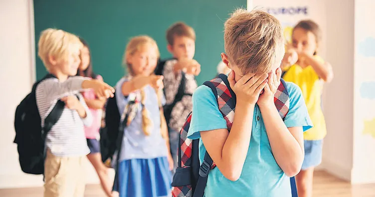 Evde çocuk, okulda zorba