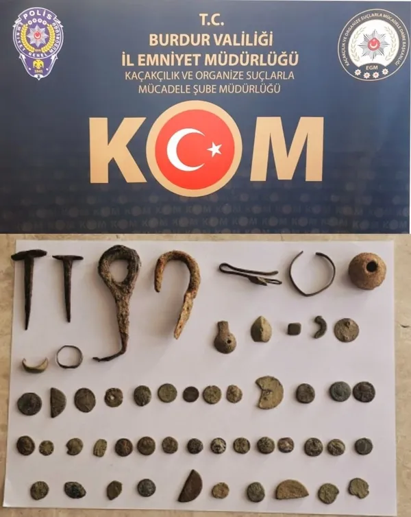 burdurda-tarihi-eser-ve-ruhsatsiz-silah-operasyonu-1776674201052.jpg