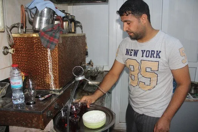 Suriyeli yıldız golcü, Türkiye’de çaycılık yapıyor