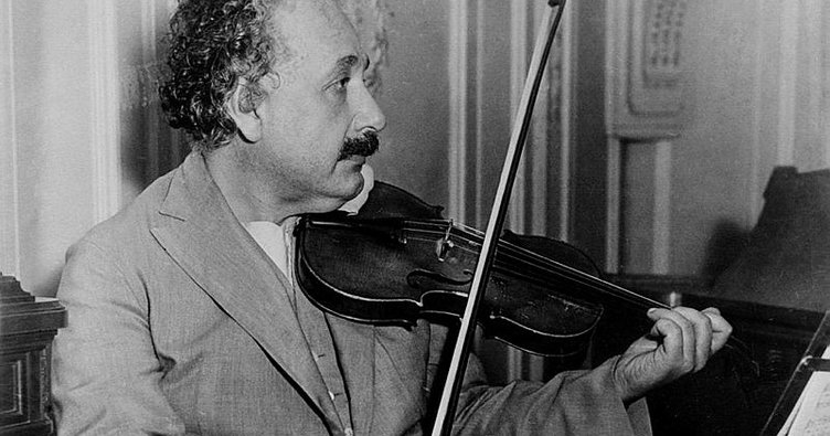 Tüm bildiklerinizi unutun! Nobel Ödülü kurumu paylaştı: İşte Einstein’in karnesi...