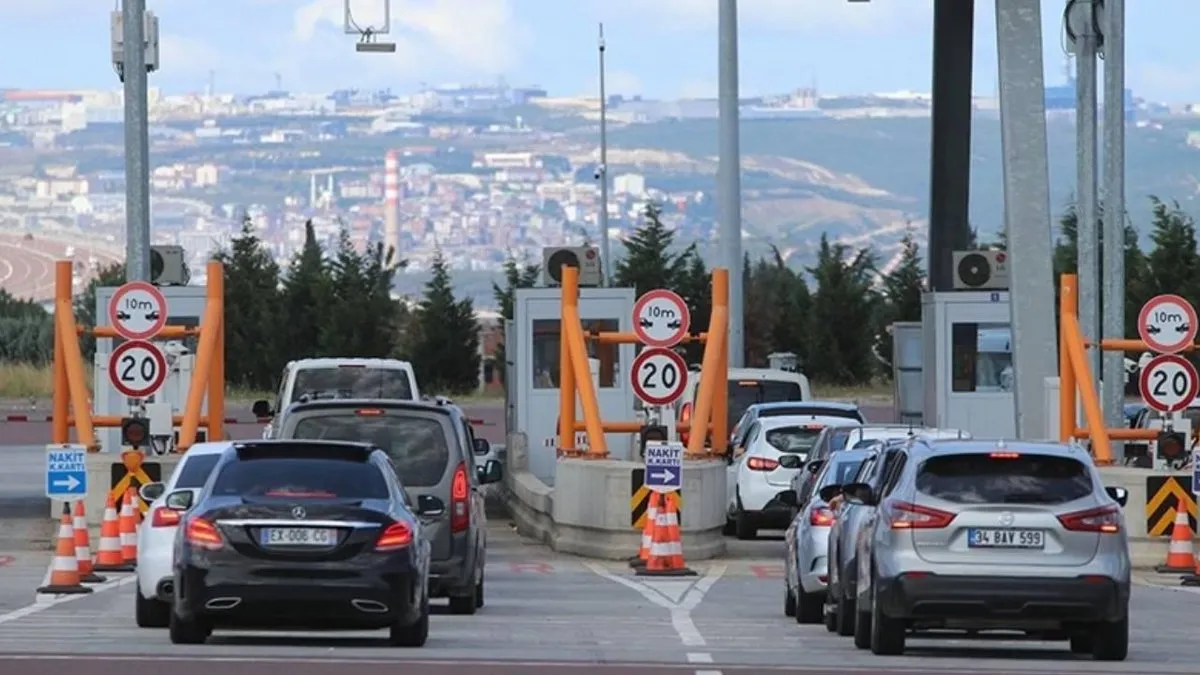 Otoyol geçiş ücretlerine otomatik zam