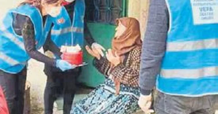 Ayşe nineye doğum günü kutlaması