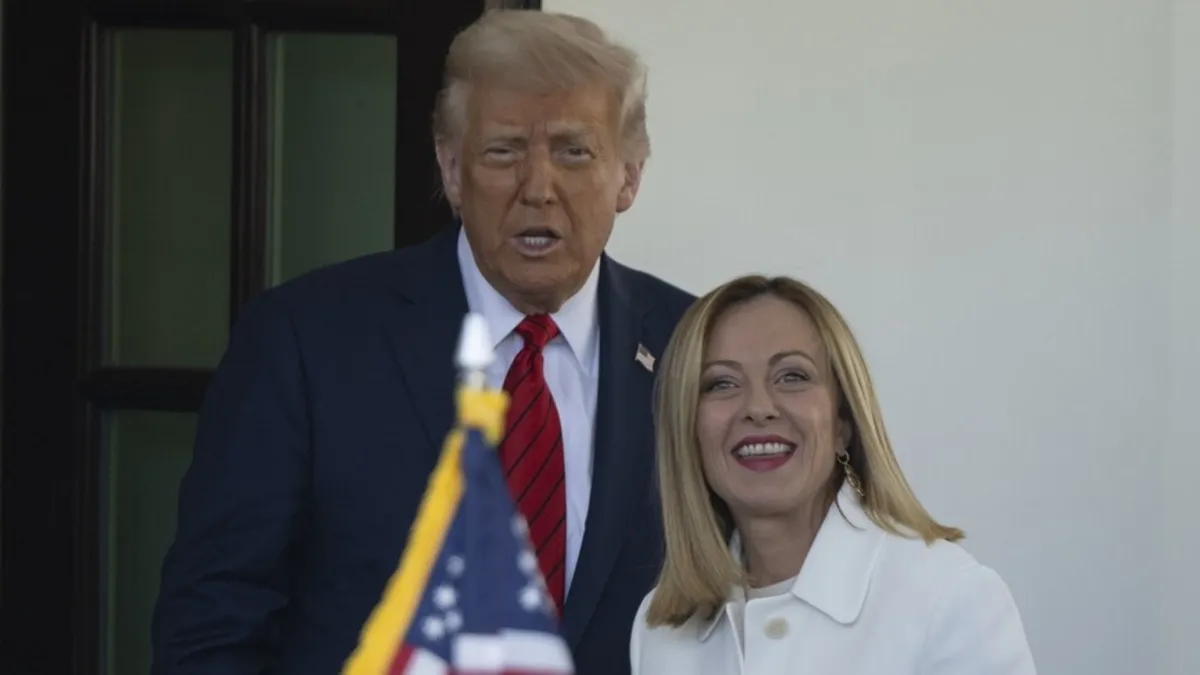 Donald Trump ve Giorgia Meloni'nin birlikte çekilmiş bir fotoğrafı