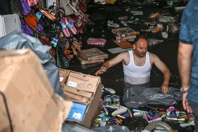 Eminönü'nde selin ardından son durum