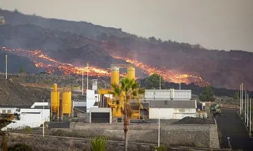 La Palma Adası’ndaki volkandan çıkan lavlar 90 evi daha yakıp geçti