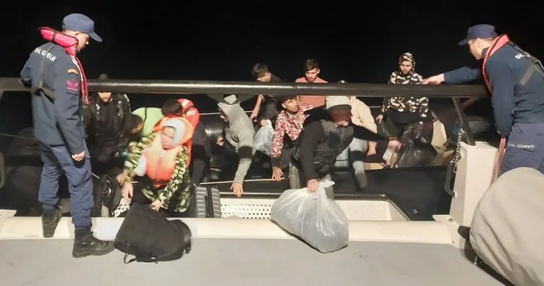 Sahil Güvenlik İzmir açıklarında 45 göçmeni kurtardı