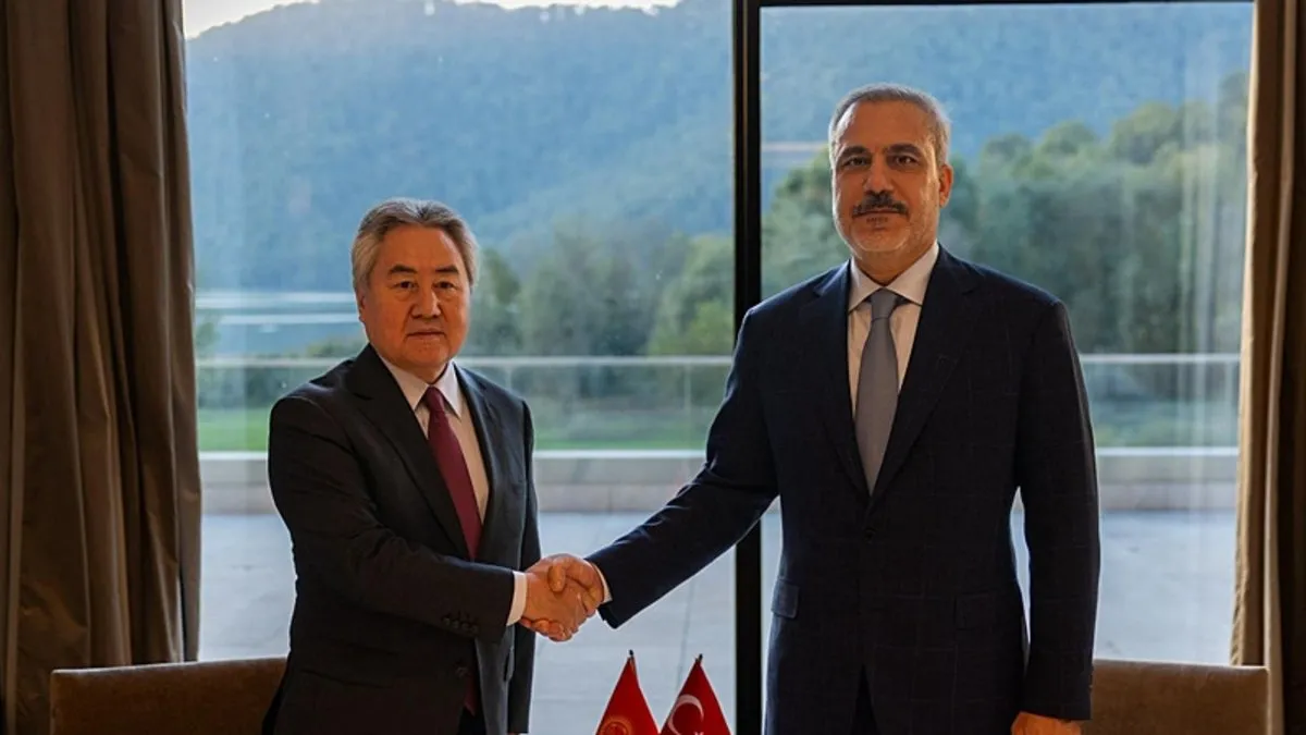 Bakan Fidan'dan diplomasi trafiği! Kırgız ve Azerbaycanlı mevkidaşlarıyla görüştü