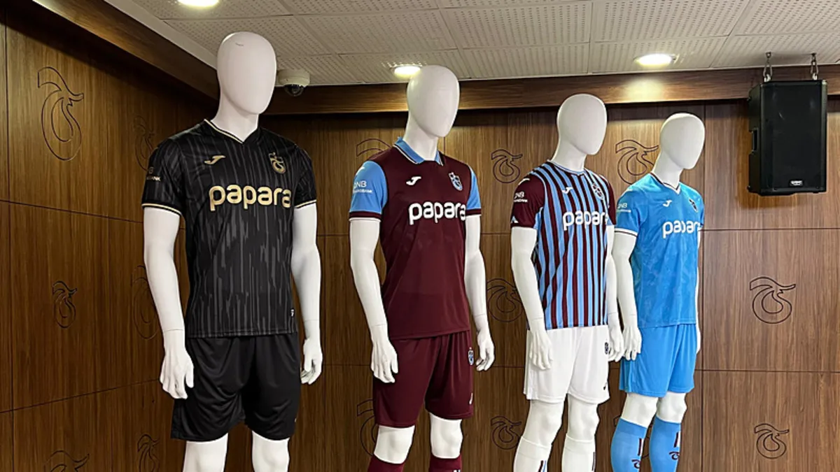 Trabzonspor’da yeni sezon formaları tanıtıldı Trabzonspor’da yeni sezon formaları tanıtıldı