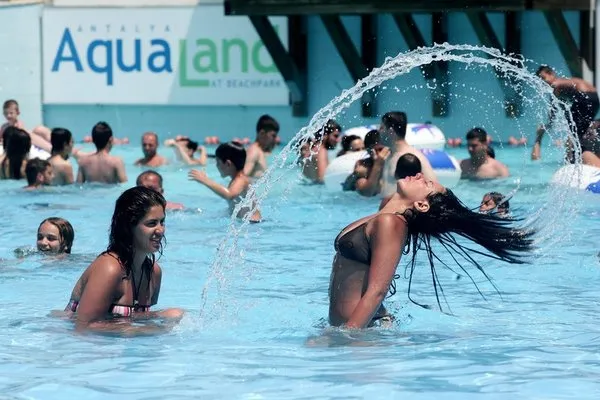 Antalya'da sıcak hava bunaltıyor