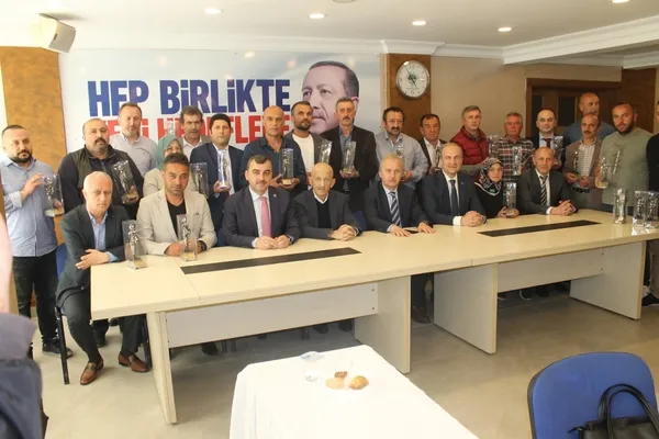 ak-partiden-mahalle-baskanlarina-tesekkur-1653082370772.jpg