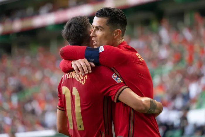 son-dakika-haberi-cristiano-ronaldodan-bruno-fernandes-aciklamasi-o-goruntulerin-perde-arkasi-ortaya-cikti-1669027058568.jpg