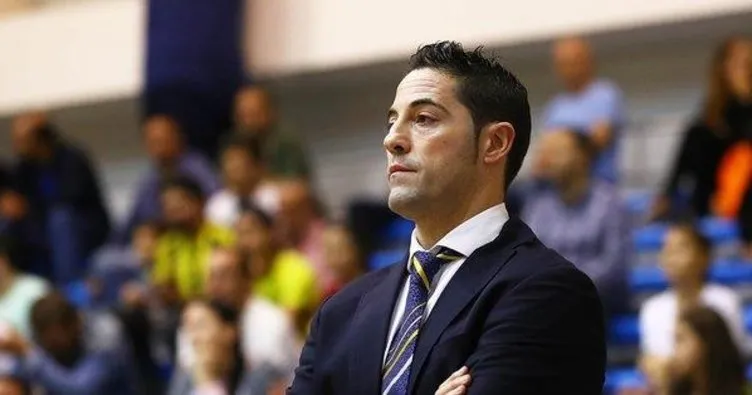 FIBA Kadınlar Avrupa Ligi’nde yılın antrenörü Fenerbahçe’den Victor Lapena