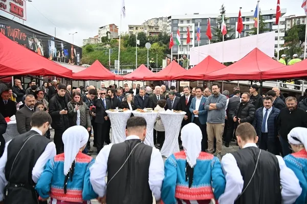 trabzonda-26-uluslararasi-karadeniz-tiyatro-festivali-basladi-1777732009642.jpg