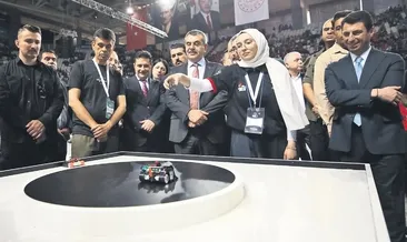 Meslek liseliler robotlarıyla yarıştı