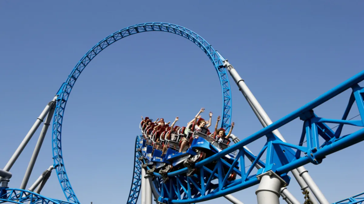 Bindiği hız treni sonu oluyordu! Çok eğlendiği anlar kabusa döndü: Bu yaştakiler sakın binmesin!