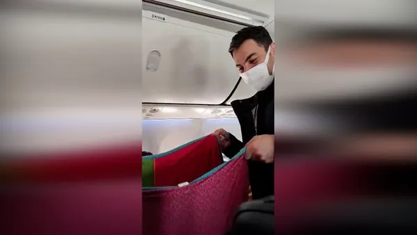 Ankara - Bingöl seferi yapan uçakta ağlayan bebeği yolcular sallayarak böyle uyuttu
