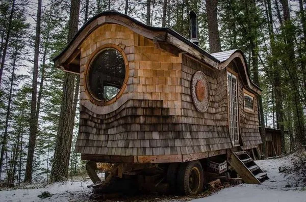 Hobbit ev görenleri büyülüyor!