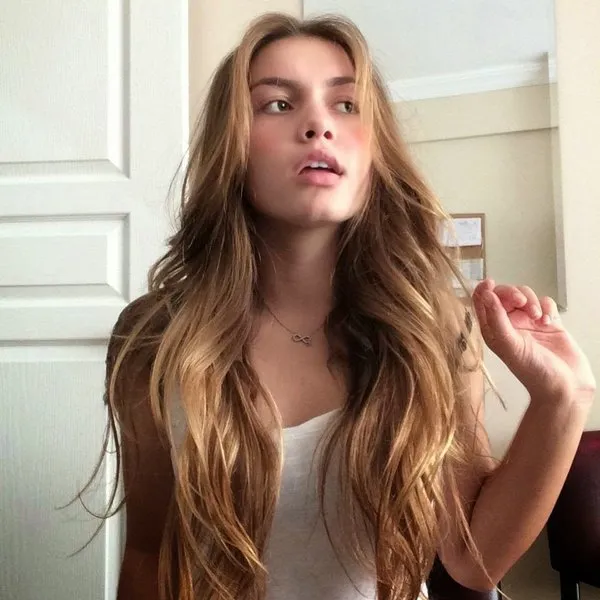 Aleyna Tilki 13 saatlik yolu ekonomide uçtu