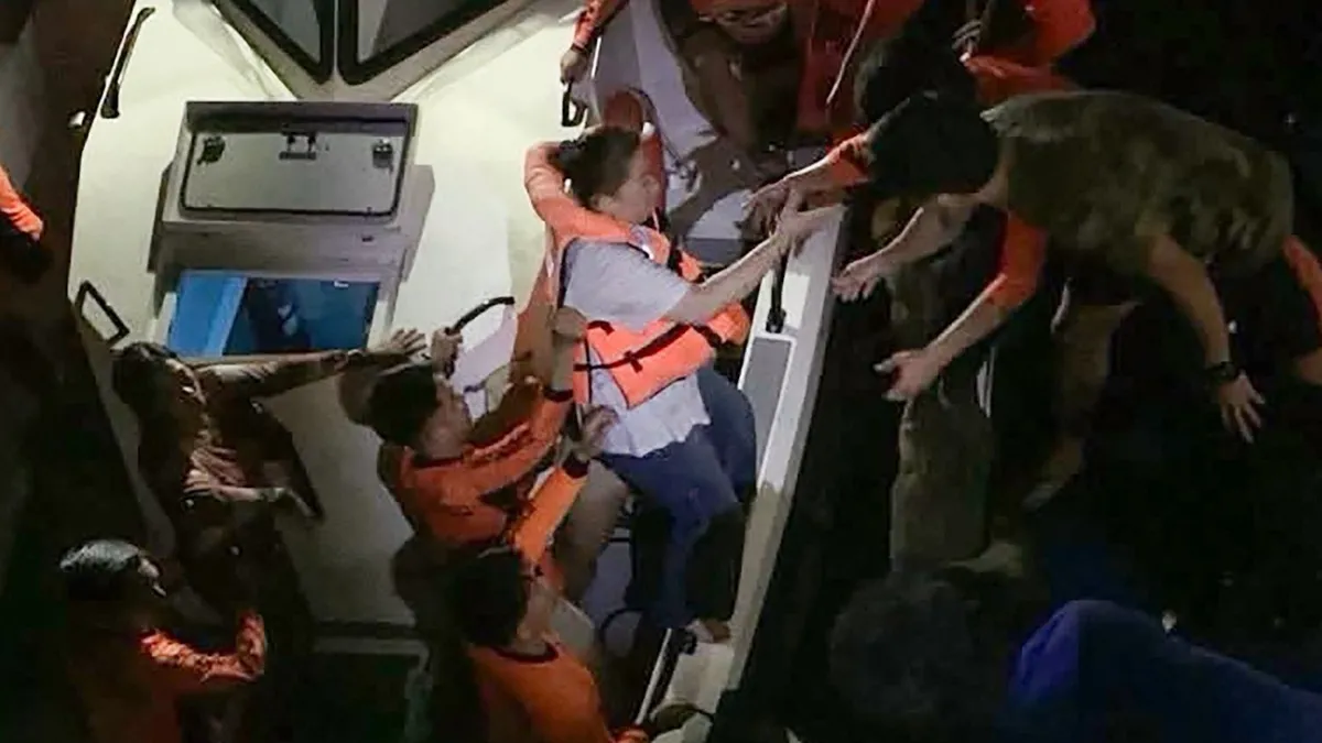 Filipinler’in 359 kişiyi taşıyan feribot battı Filipinler’in 359 kişiyi taşıyan feribot battı