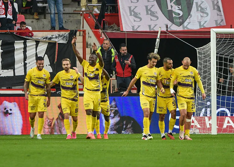 Son dakika haberi: Arda Turan’dan flaş hamle! Süper lig devinin golcüsüne talip oldu...