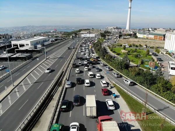 İstanbul Kitap Fuarı'na yoğun ilgi! Metrelerce araç kuyruğu oluştu