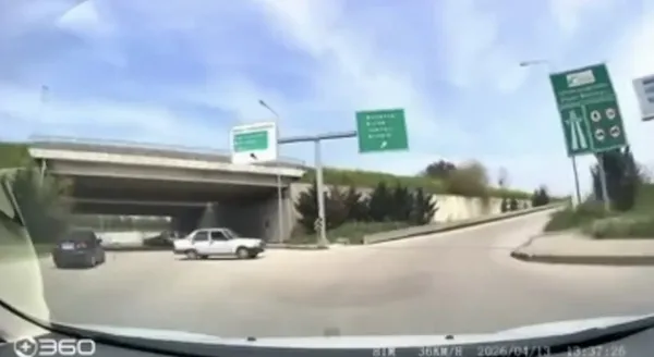bursa-trafiginde-panik-ters-yonden-giren-surucu-korku-dolu-dakikalar-yasatti-o-anlar-kamerada-1776235435602.jpg