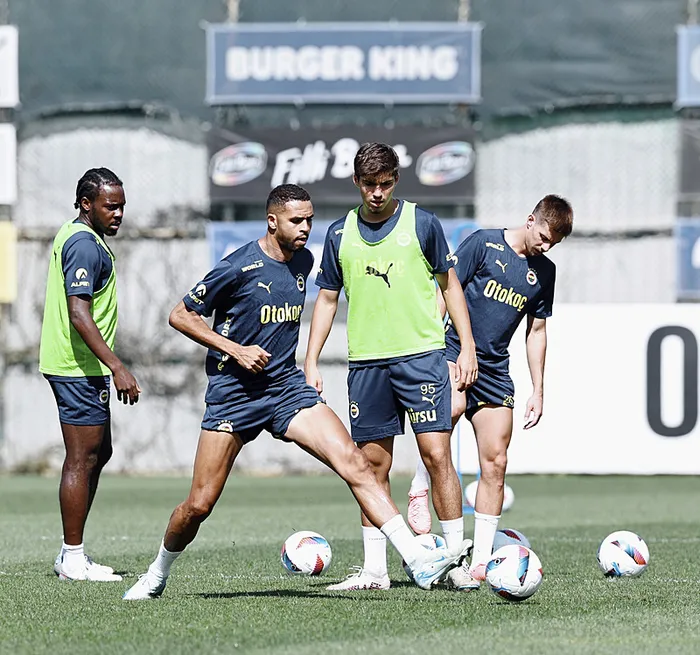 fenerbahce-ligin-ilk-hatasinda-yarin-adana-demirsporu-konuk-edecek-1723188094854.jpeg