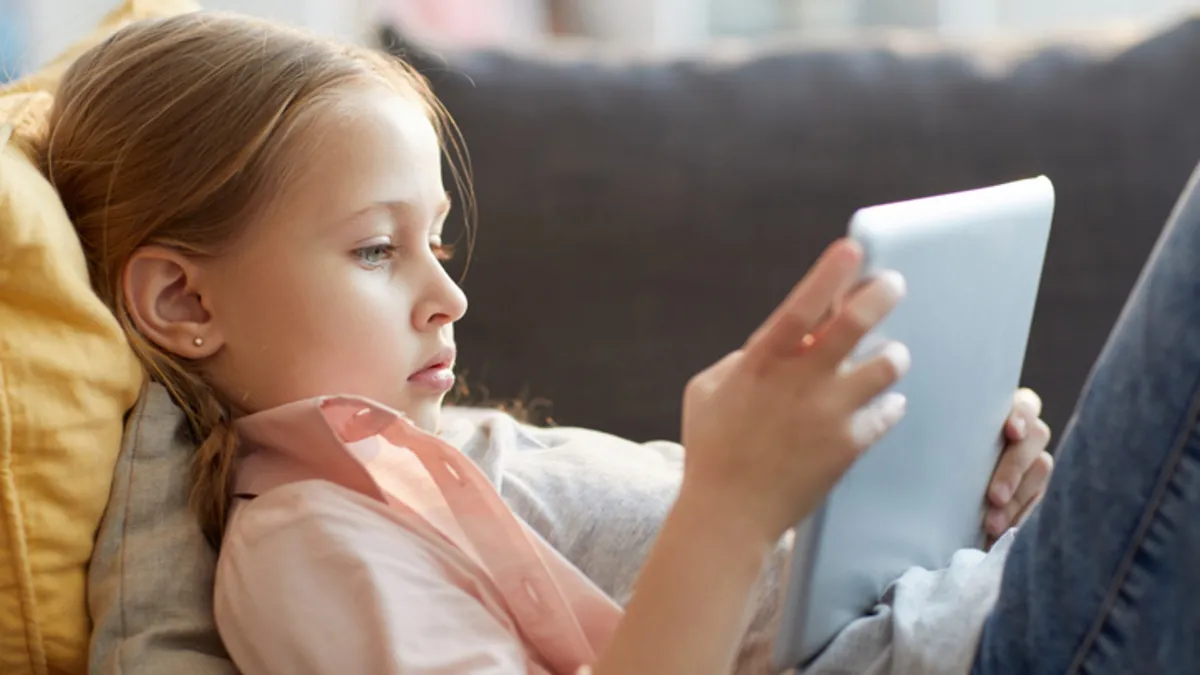 Kısa videoların tehlikesi: Çocuğunuzun dikkati çalınıyor!