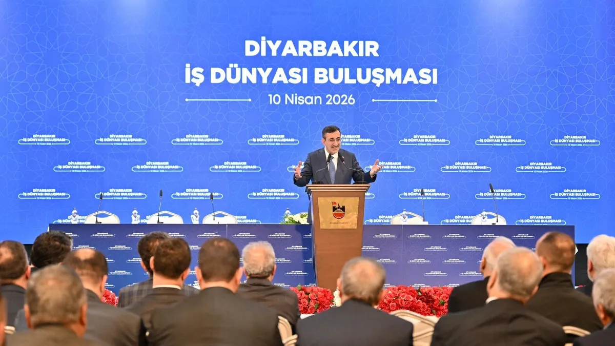 Diyarbakır İş Dünyası buluşmasına Cumhurbaşkanı Yardımcısı Yılmaz da katıldı Diyarbakır İş Dünyası buluşmasına Cumhurbaşkanı Yardımcısı Yılmaz da katıldı