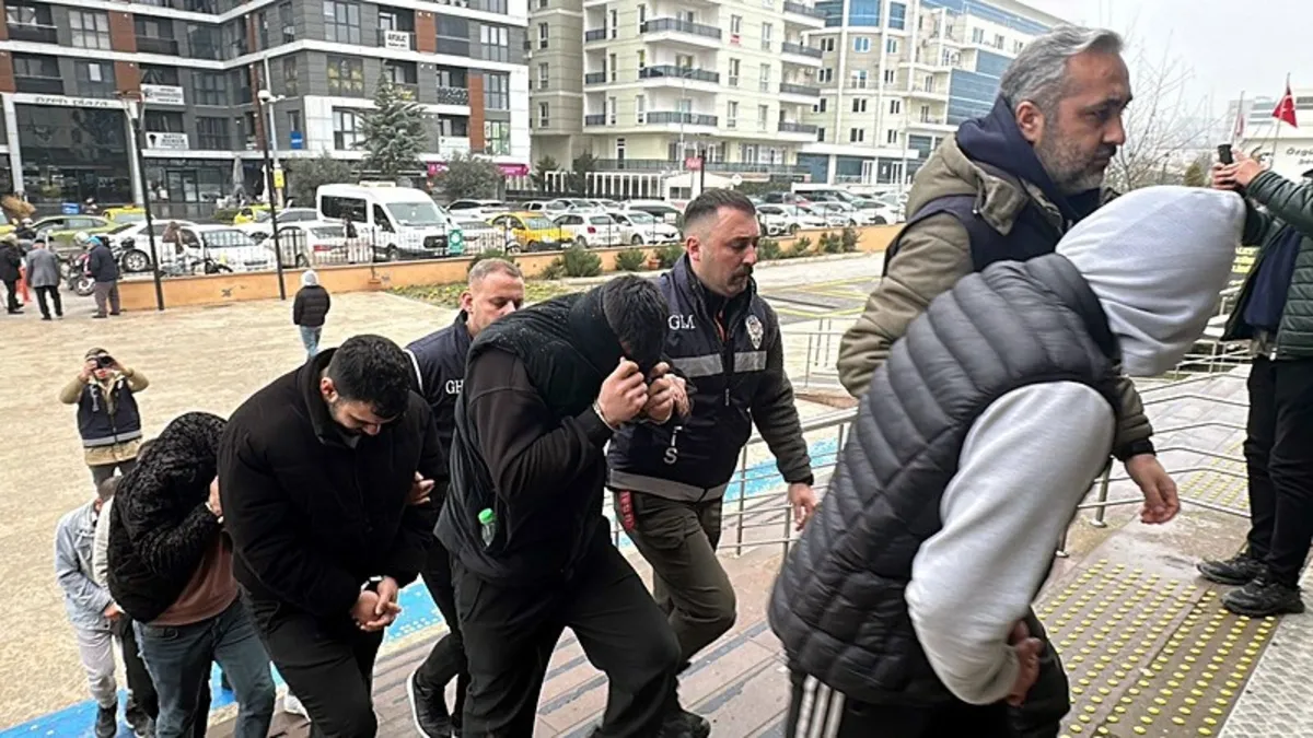 Diplomatik araçla VIP kaçış